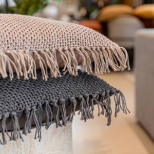 ARNAV ΔΙΑΚΟΣΜΗΤΙΚΟ ΜΑΞΙΛΑΡΙ 45x45 ΥΦΑΣΜΑ ΓΚΡΙ ΣΚΟΥΡΟ POLYESTER