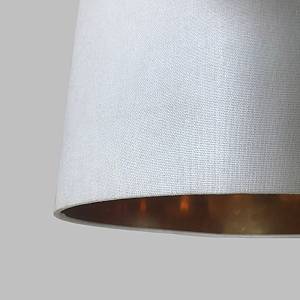 HATCUS ΦΩΤΙΣΤΙΚΟ ΕΠΙΤΡΑΠΕΖΙΟ 30.7x30.7x52.5cm POLYRESIN ΜΠΕΖ ΥΦΑΣΜΑ ΛΕΥΚΟ