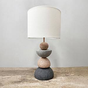 ZENSTONE A ΦΩΤΙΣΤΙΚΟ ΕΠΙΤΡΑΠΕΖΙΟ 25.5x25.5x49cm POLYRESIN ΠΟΛΥΧΡΩΜΟ ΥΦΑΣΜΑ ΛΕΥΚΟ