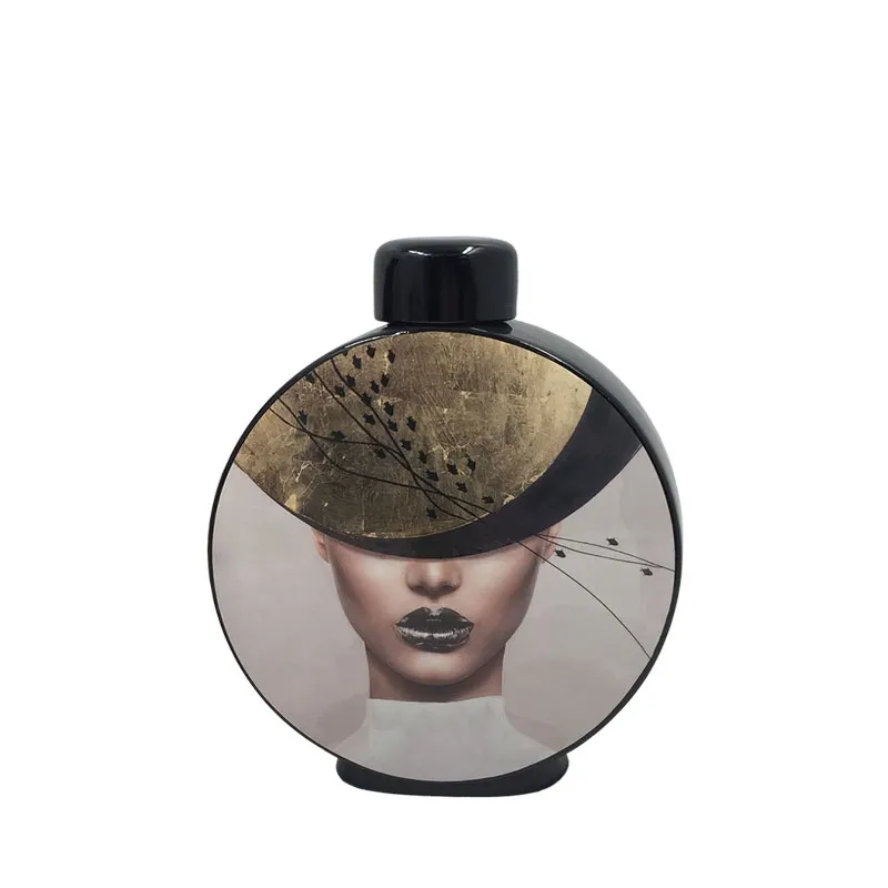 ΚΕΡΑΜΙΚΟ ΚΥΚΛΙΚΟ ΚΟΥΠ ΜΕ ΚΑΠΑΚI ΜΙΚΡΟ ΓΥΝΑΙΚΑ ΜΕ ΚΑΠΕΛΟ ΜΑΥΡΟ/ΧΡΥΣΟ & ΨΑΡΑΚΙΑ - 23x9x28cm 4/KIB