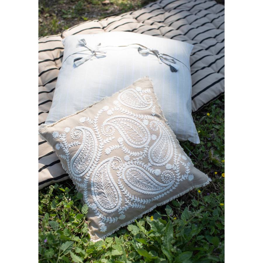 AMMOS 5 ΔΙΑΚΟΣΜΗΤΙΚΟ ΜΑΞΙΛΑΡΙ 60x60cm ΥΦΑΣΜΑ ΜΠΕΖ ΒΑΜΒΑΚΙ