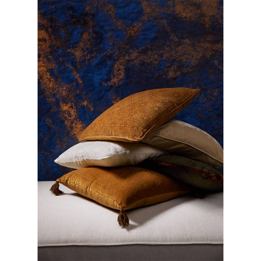 SUNDIAL B ΔΙΑΚΟΣΜΗΤΙΚΟ ΜΑΞΙΛΑΡΙ 50x50cm ΒΑΜΒΑΚΙ CARAMEL ΒΕΛΟΥΔΟ