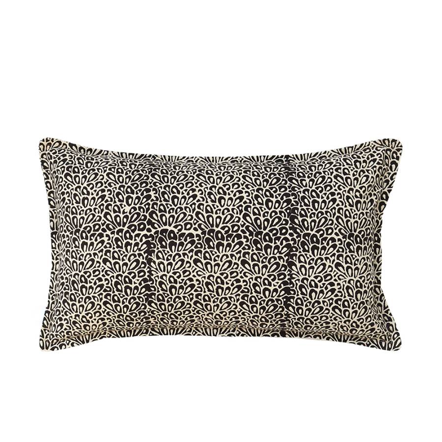 BLACK PEARL ΔΙΑΚΟΣΜΗΤΙΚΟ ΜΑΞΙΛΑΡΙ 40x60cm ΒΑΜΒΑΚΙ ΜΑΥΡΟ ΛΕΥΚΟ ΒΙΣΚΟΖΗ