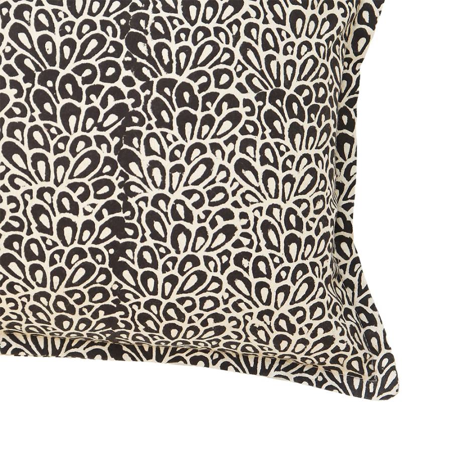 BLACK PEARL ΔΙΑΚΟΣΜΗΤΙΚΟ ΜΑΞΙΛΑΡΙ 40x60cm ΒΑΜΒΑΚΙ ΜΑΥΡΟ ΛΕΥΚΟ ΒΙΣΚΟΖΗ