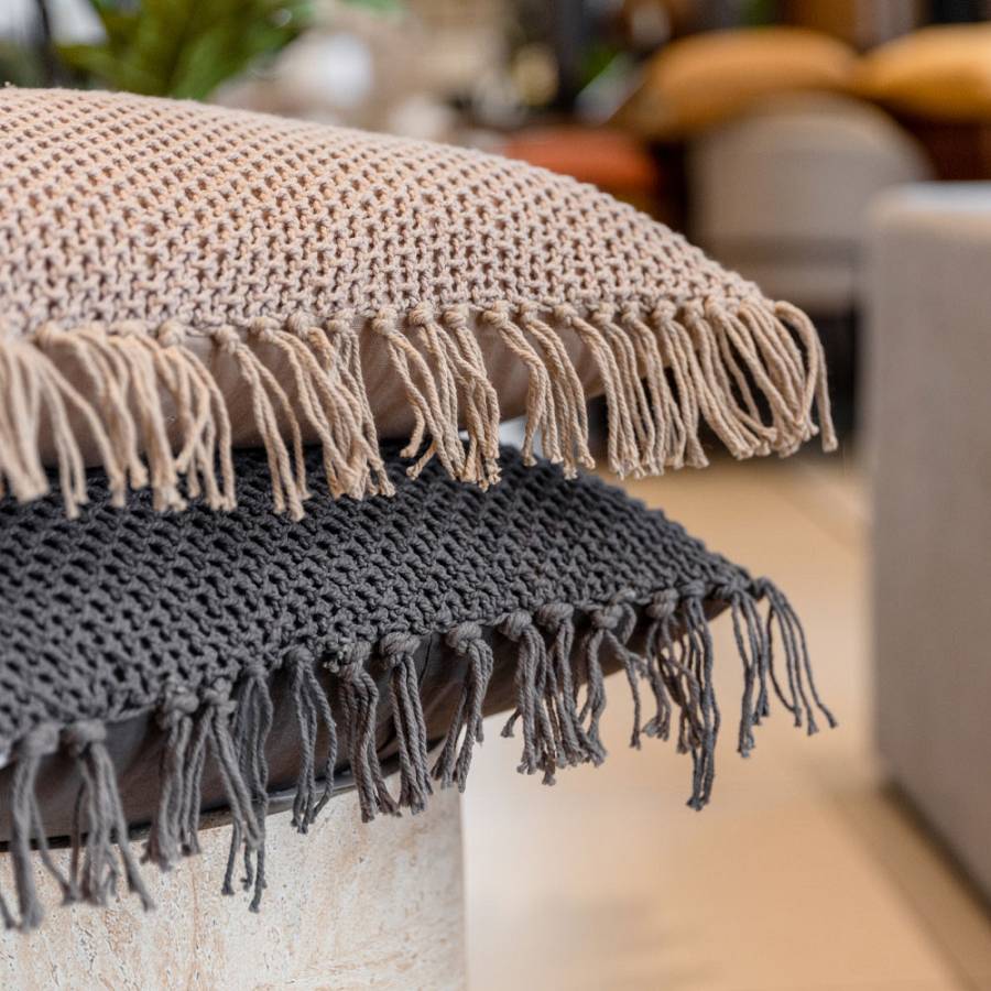 ARNAV ΔΙΑΚΟΣΜΗΤΙΚΟ ΜΑΞΙΛΑΡΙ 45x45cm ΥΦΑΣΜΑ ΓΚΡΙ ΣΚΟΥΡΟ POLYESTER