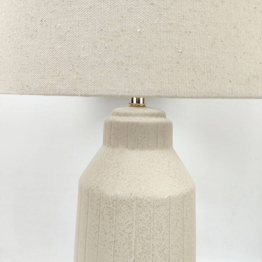 ONIA ΦΩΤΙΣΤΙΚΟ ΕΠΙΤΡΑΠΕΖΙΟ 30x30x53cm ΚΕΡΑΜΙΚΟ ΜΠΕΖ ΛΙΝΟ ΜΠΕΖ