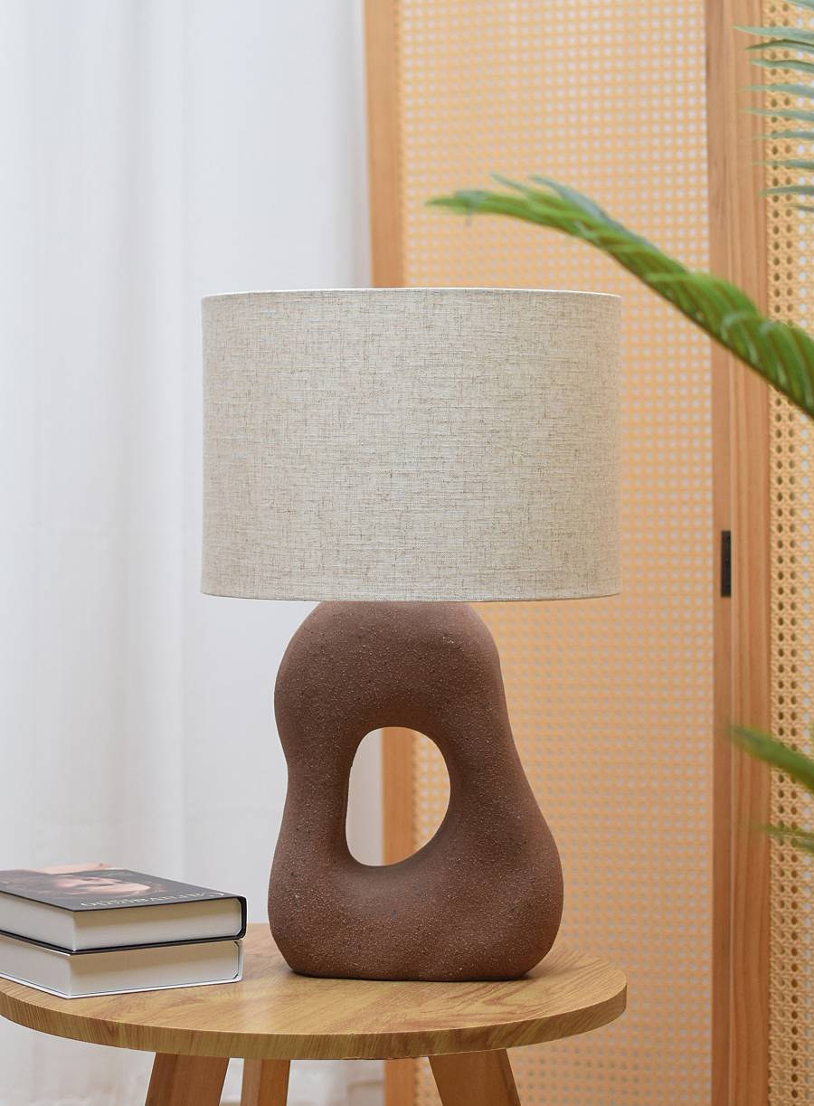 PIERRE ΦΩΤΙΣΤΙΚΟ ΕΠΙΤΡΑΠΕΖΙΟ 36x36x58cm ΚΕΡΑΜΙΚΟ ΚΑΦΕ ΛΙΝΟ ΜΠΕΖ